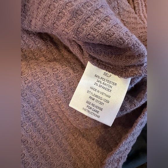 Charlotte Russe Cowl Neck Top Size Medium - Picture 5 of 5